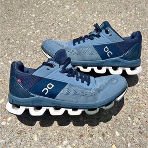 Women’s OnClouds Size 8.5